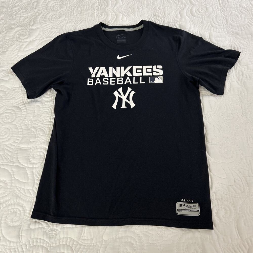 NIKE New York YANKEES Shirt Mens Small MLB Baseball Training Spell-Out